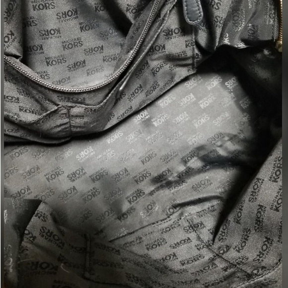 MICHAEL Michael Kors Black Pebbled Leather & Faux Python Bowler Satchel
L - Picture 12 of 12